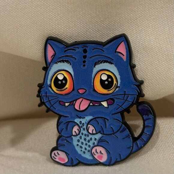 KPop Demon Hunters Anime Derpy Tiger Lapel Enamel Pin NEW Blue Tiger Sitting - Picture 1 of 3